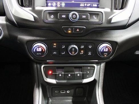 Used 2024 GMC Terrain SLE w/ Driver Convenience Package image 10