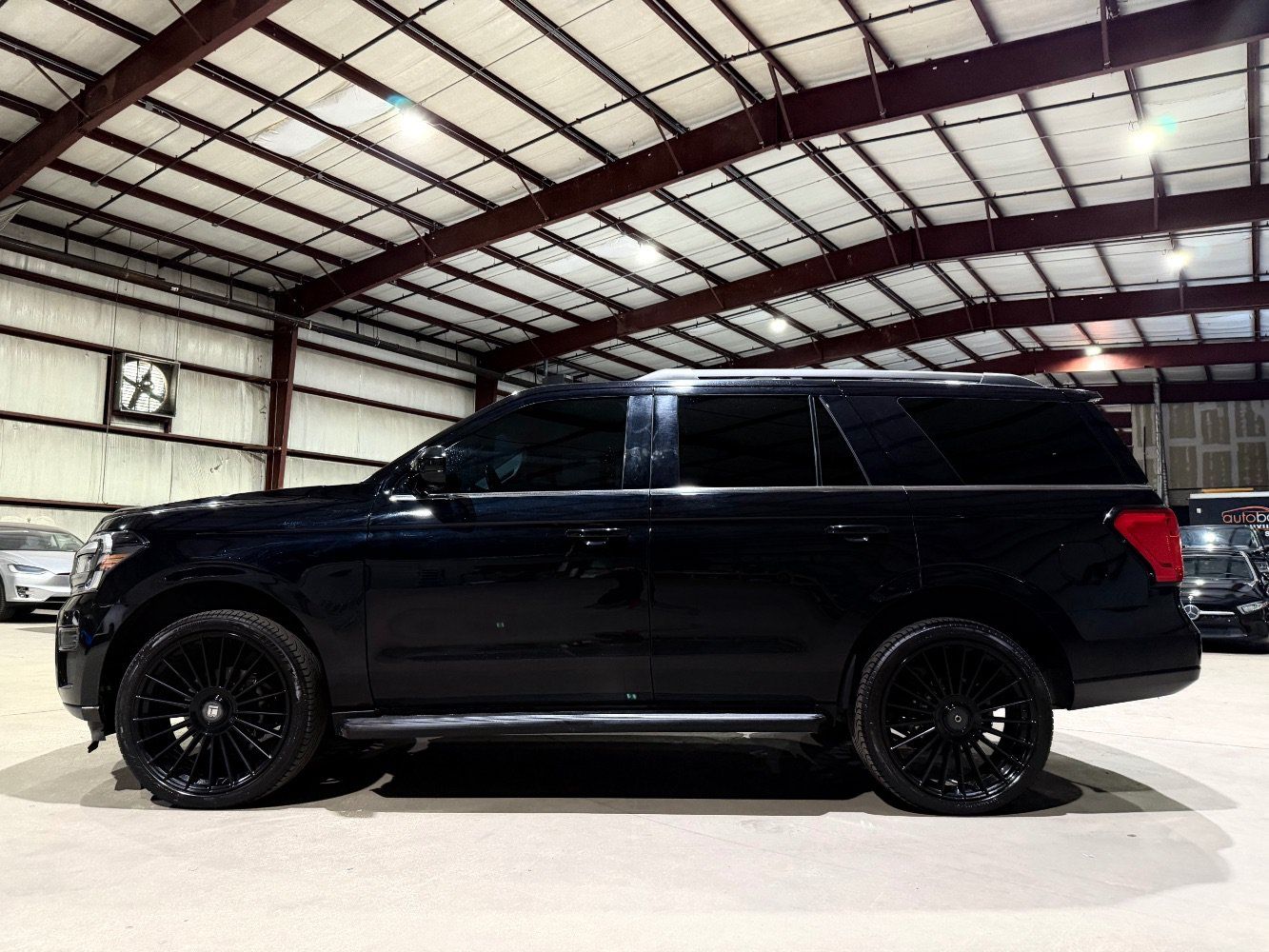 Used 2024 Ford Expedition XLT RWD image 8