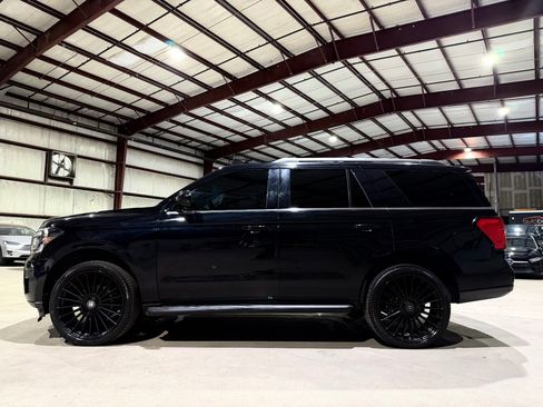 Used 2024 Ford Expedition XLT RWD image 8