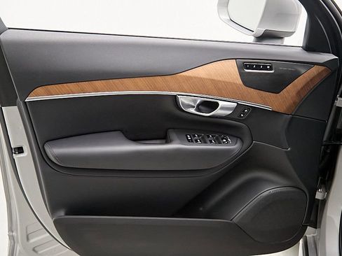 Certified 2024 Volvo XC90 T8 Plus AWD/4WD image 10