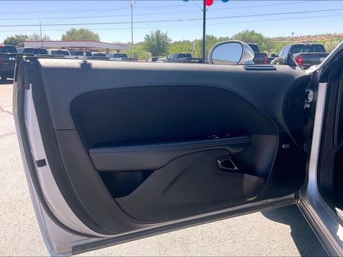 Used 2022 Dodge Challenger SXT RWD image 18
