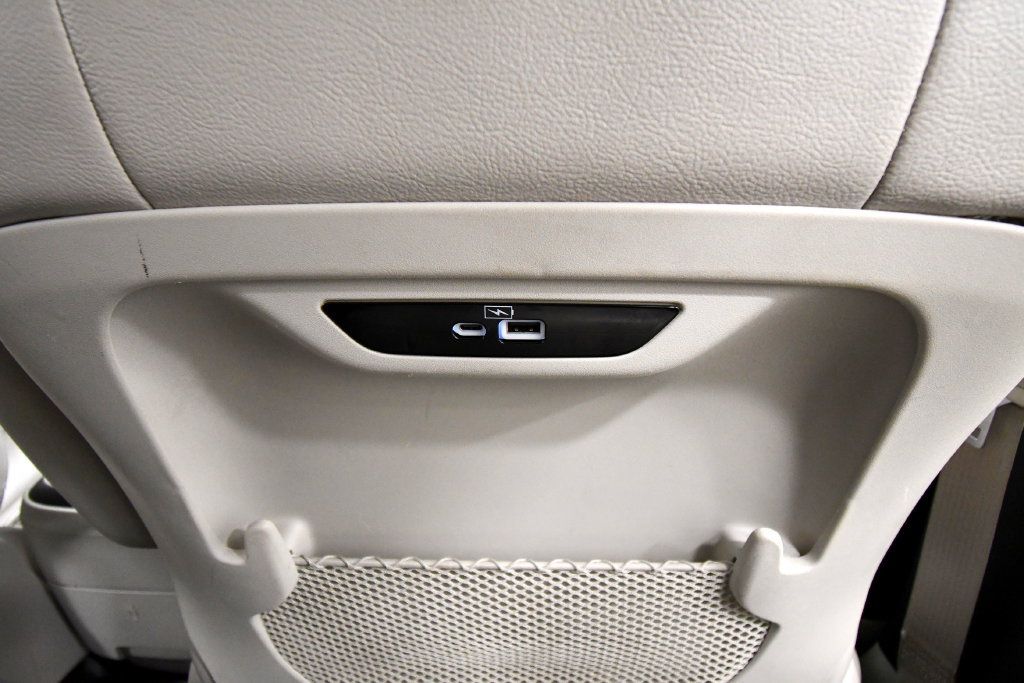Used 2021 Chrysler Pacifica Touring-L FWD image 16