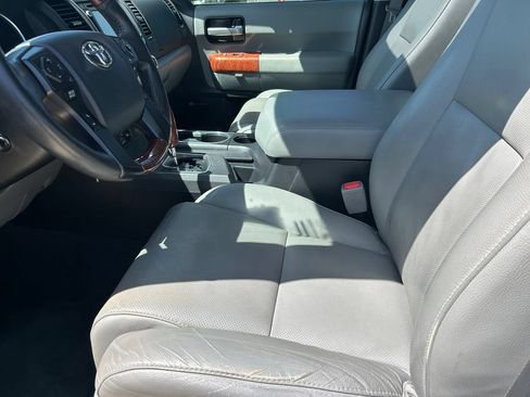 Used 2019 Toyota Sequoia Platinum RWD image 11