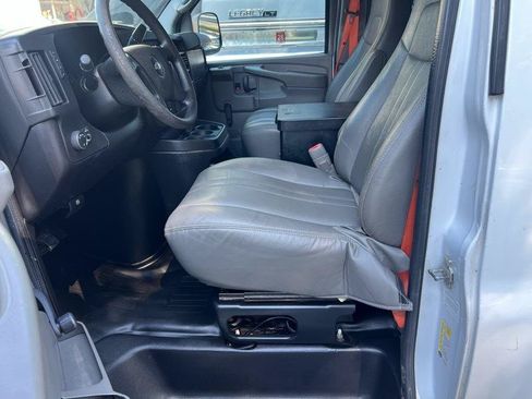 Used 2013 Chevrolet Express 2500 RWD image 9