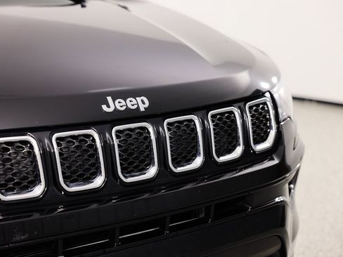 Used 2023 Jeep Compass Limited image 4