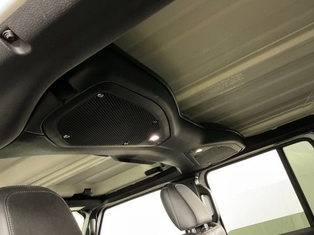 Used 2024 Jeep Wrangler Unlimited Rubicon w/ Technology Group AWD/4WD image 30