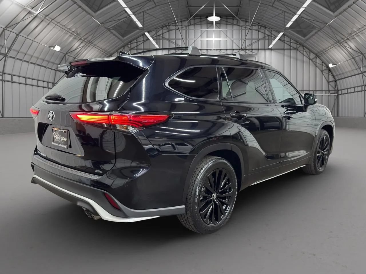 Used 2023 Toyota Highlander XSE FWD image 5