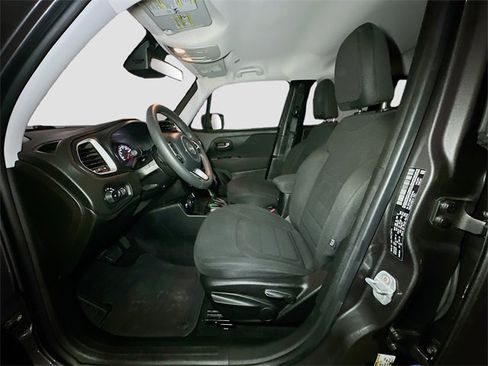 Used 2018 Jeep Renegade Latitude image 17