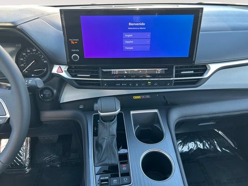Used 2026 Toyota Sienna XLE AWD/4WD image 12