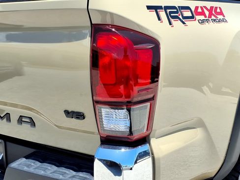 Used 2019 Toyota Tacoma TRD Off-Road AWD/4WD image 13