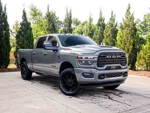 Used 2026 RAM 2500 Laramie AWD/4WD image 2