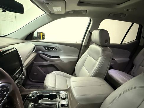 Used 2020 Chevrolet Traverse LT w/ LT Premium Package image 16