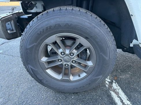 Used 2017 Jeep Wrangler 75th Anniversary image 20