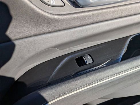 Used 2022 Cadillac Escalade ESV Luxury image 34