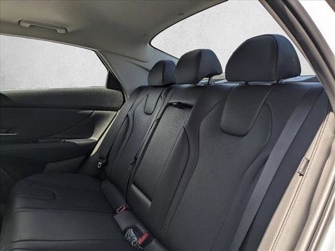 Used 2024 Hyundai Elantra Limited image 20