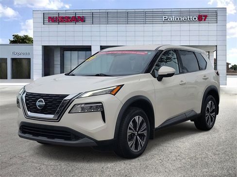 Certified 2021 Nissan Rogue SV image 3