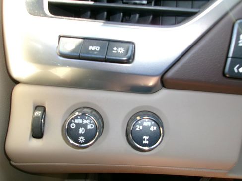 Used 2016 Chevrolet Tahoe LTZ image 30