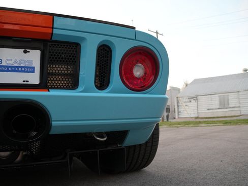 Used 2006 Ford GT RWD image 28