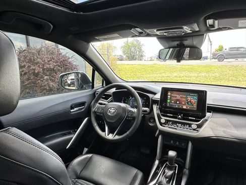 Used 2024 Toyota Corolla Cross AWD Hybrid w/ Convenience Package image 27