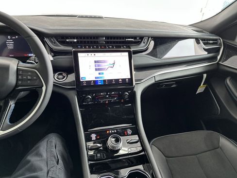 Used 2023 Jeep Grand Cherokee Trailhawk w/ Luxury Tech Group III image 18