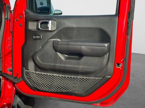 Used 2018 Jeep Wrangler Unlimited Sport S AWD/4WD image 9