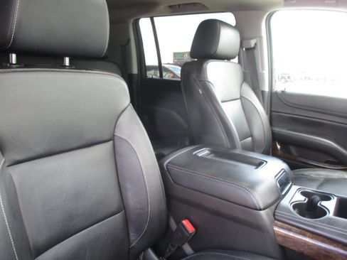 Used 2016 Chevrolet Suburban LT RWD image 39
