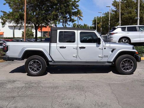 Used 2022 Jeep Gladiator Overland image 15