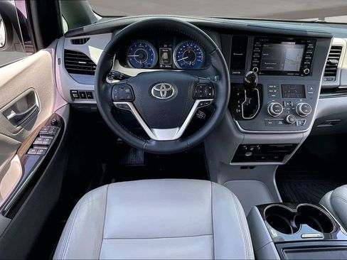 Used 2020 Toyota Sienna XLE Premium AWD/4WD image 8