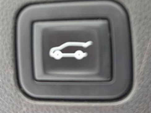 Used 2022 Chevrolet Suburban Z71 image 12