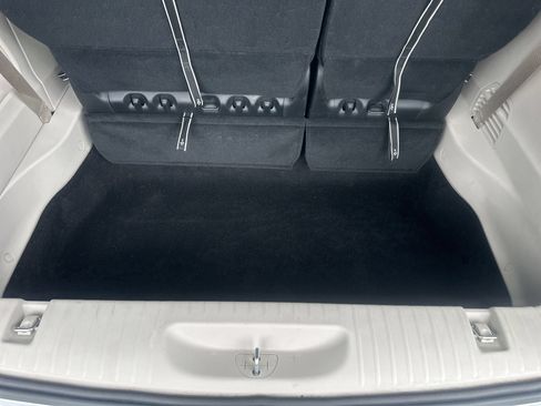 Used 2024 Chrysler Voyager LX FWD image 16