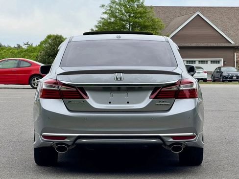 Used 2017 Honda Accord Touring image 7