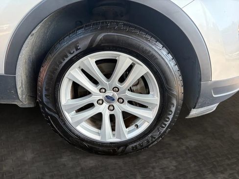 Used 2018 Ford Explorer XLT w/ Equipment Group 202A AWD/4WD image 39