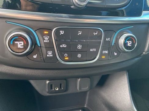 Used 2023 Chevrolet Traverse LT AWD/4WD image 27