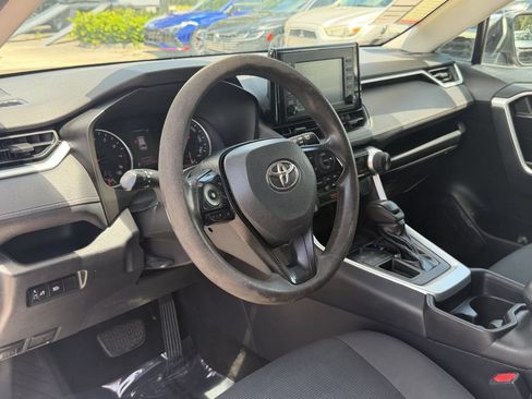 Used 2019 Toyota RAV4 LE FWD image 15