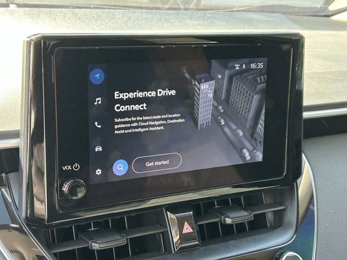 Used 2025 Toyota Corolla LE image 5