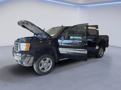 Used 2012 GMC Sierra 2500 Denali w/ Snow Plow Prep Package AWD/4WD image 11