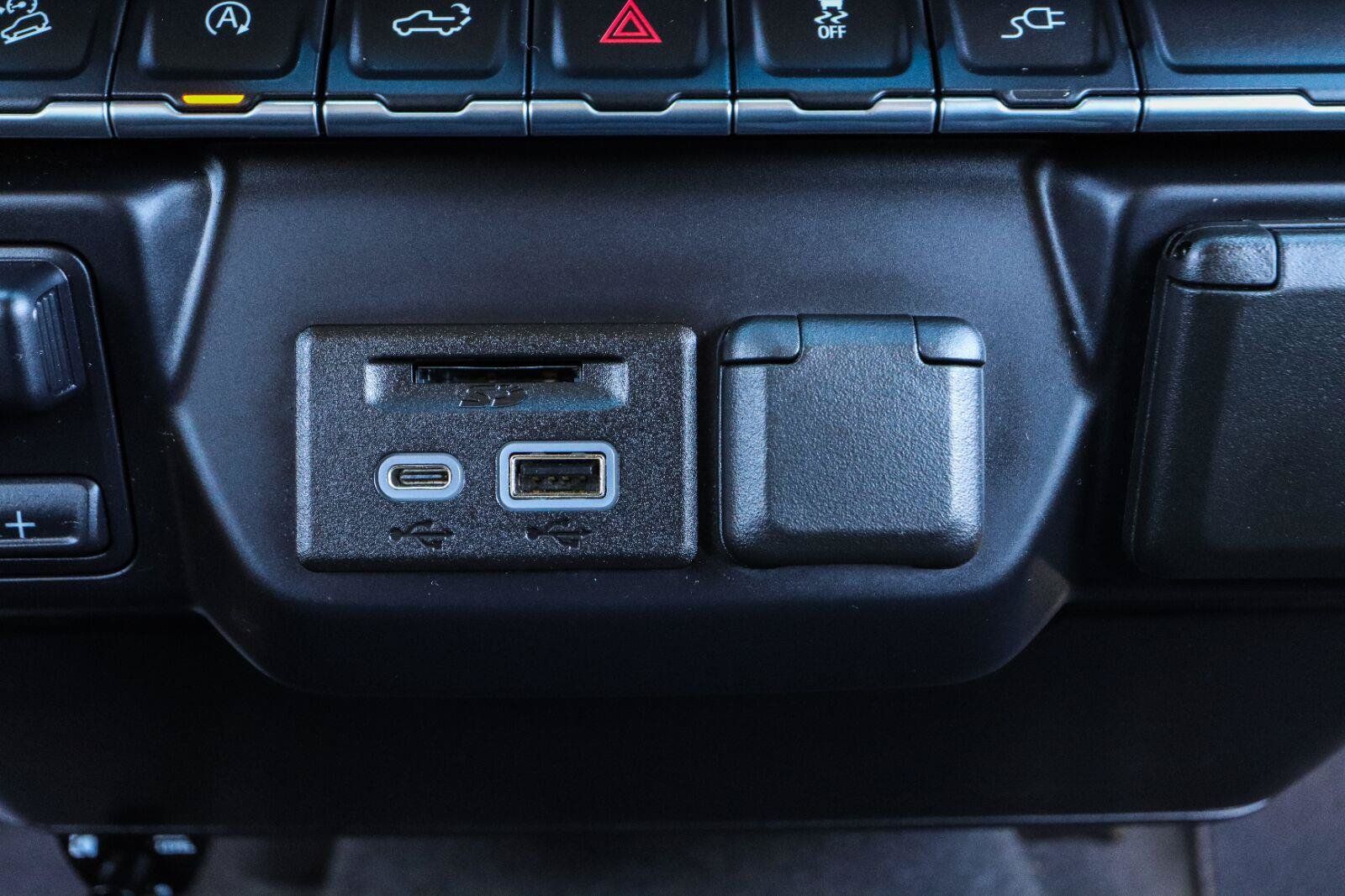 Used 2019 Chevrolet Silverado 1500 LT w/ All-Star Edition AWD/4WD image 12