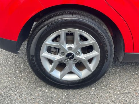 Used 2025 Kia Soul LX w/ LX Technology Package FWD image 28