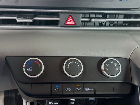 Used 2021 Hyundai Elantra SE image 23