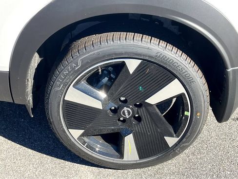 Used 2025 Nissan Kicks SR FWD image 14