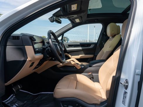 Certified 2025 Porsche Cayenne S w/ Premium Package Plus image 24