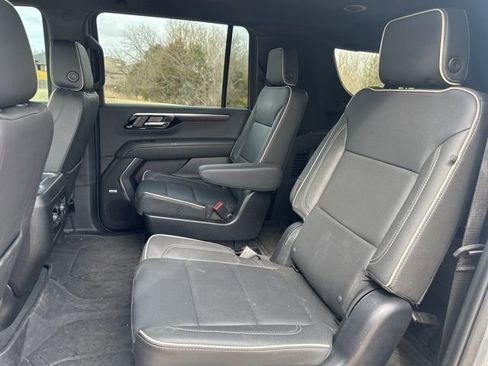 Used 2025 Chevrolet Suburban Premier image 13