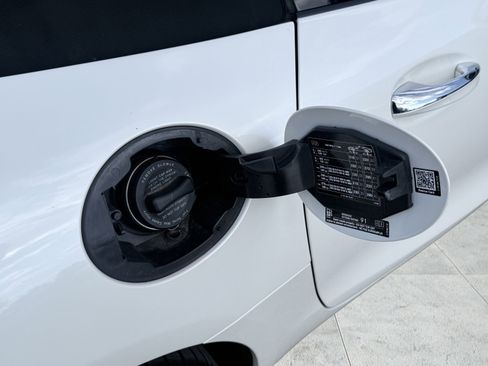 Used 2018 Mercedes-Benz AMG GT Roadster image 16