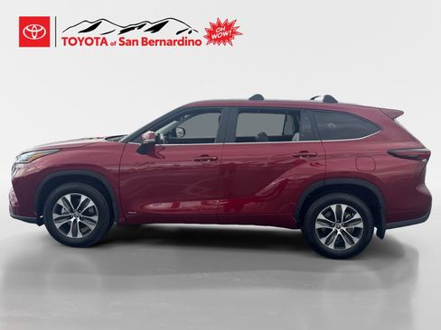 New 2026 Toyota Highlander XLE image 2