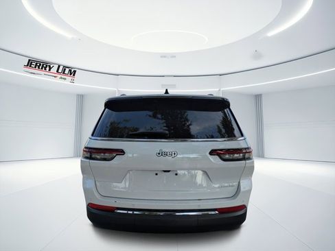 New 2025 Jeep Grand Cherokee L Laredo image 4