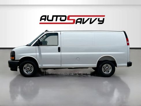 Used 2025 GMC Savana 2500 w/ Driver Convenience Package RWD image 4