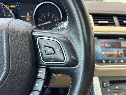 Used 2017 Land Rover Range Rover Evoque SE image 24