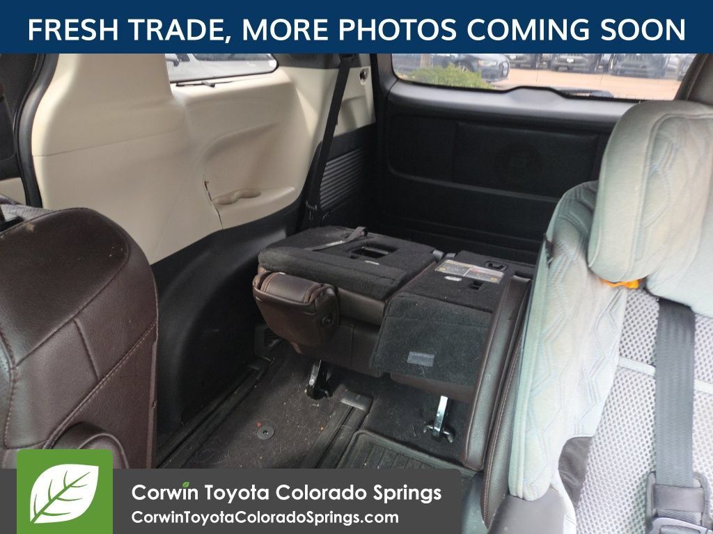 Used 2022 Toyota Sienna Platinum AWD/4WD image 7
