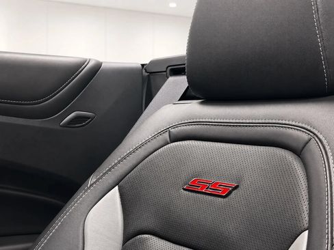 Used 2017 Chevrolet Camaro SS RWD image 24