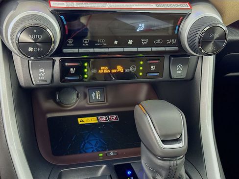 New 2025 Toyota RAV4 Limited image 19